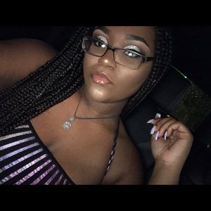 Meet your Posher, Adrienne